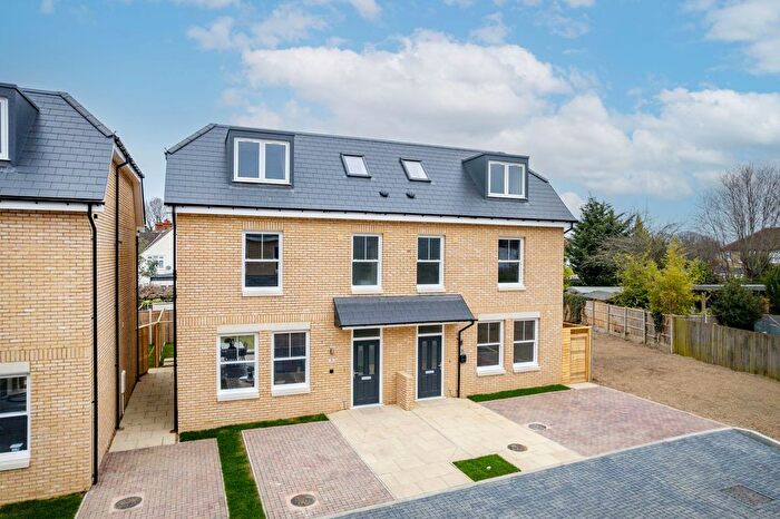 4 Bedroom Semi Detached House For Sale In Greenway Drive, Croydon, CR0