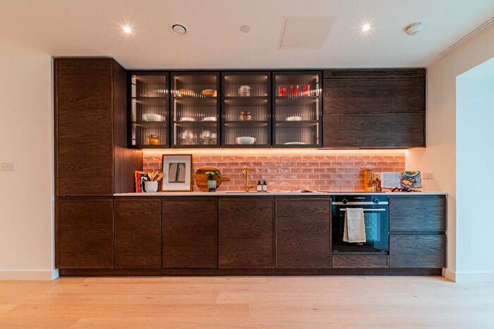 3 Bedroom Apartment For Sale In Starboard Way, London, E16