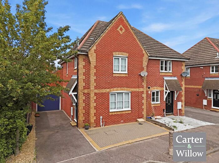 3 Bedroom Semi Detached House For Sale In Foxglove Road, Rush Green, RM7