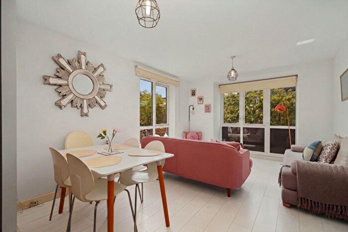 1 Bedroom Flat For Sale In Seven Sisters Road, London, N4