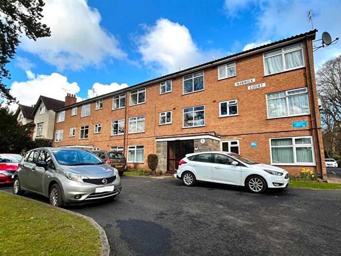 2 Bedroom Flat To Rent In Warwick Court, Moseley, Birmingham, B13