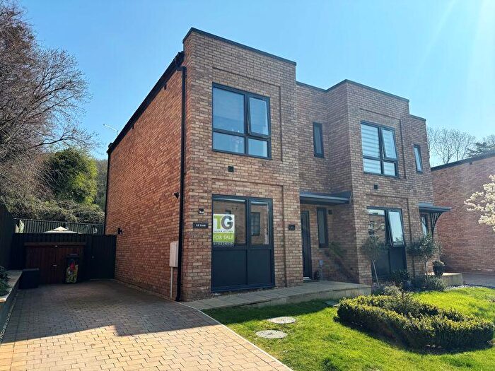 3 Bedroom Semi-Detached House For Sale In Beatrice Webb Lane, Standish, Stonehouse, GL10