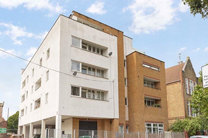 2 Bedroom Flat To Rent In St. Rule Street, Clapham, SW8