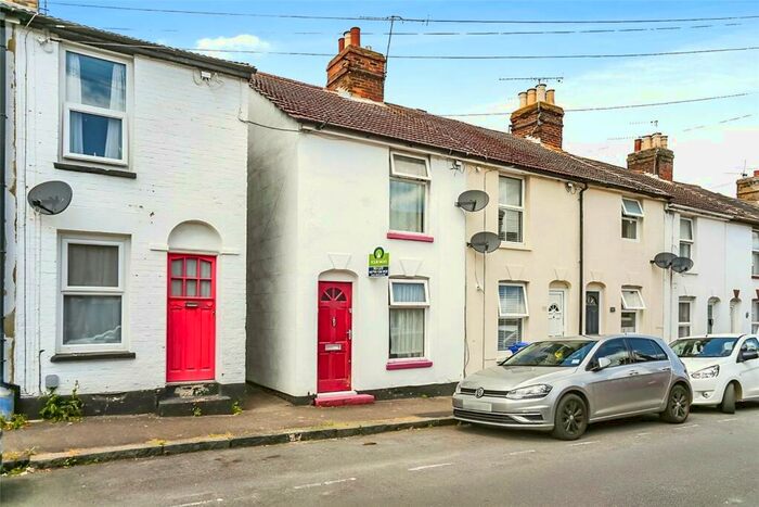 2 Bedroom House To Rent In St. Johns Road, Faversham, Kent, ME13