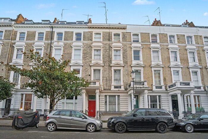 1 Bedroom Flat For Sale In Arundel Gardens, London, W11