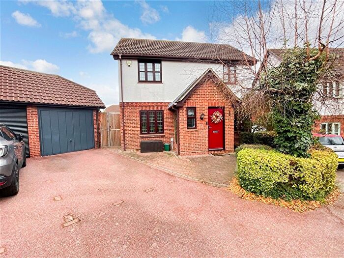 3 Bedroom Detached House For Sale In Redwood Drive, Laindon, Basildon, Essex, SS15