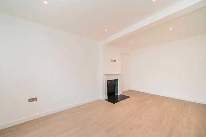 5 Bedroom House To Rent In Halliwick Road, Muswell Hill, N10
