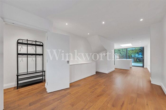 3 Bedroom End Of Terrace House To Rent In Garth Road, London, NW2
