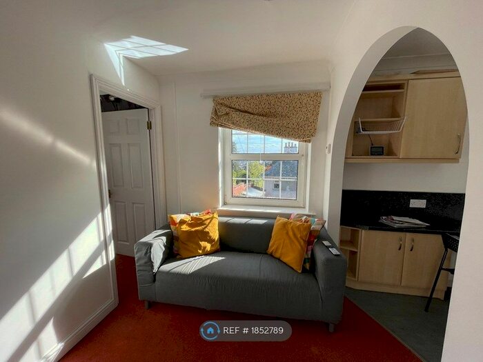 4 Bedroom Detached House To Rent In Pennsylvania Road, Exeter, EX4