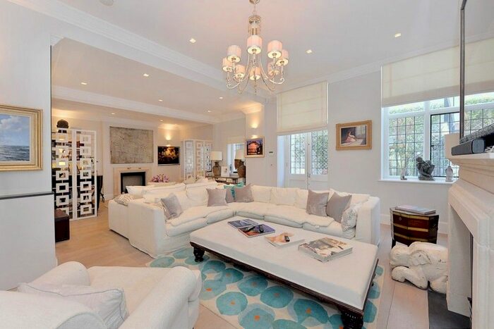5 Bedroom Flat To Rent In Cadogan Square, Knightsbridge SW1X
