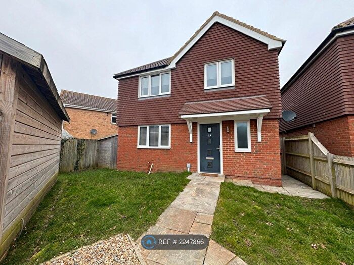 3 Bedroom Detached House To Rent In Oak Tree Lane, Eastbourne, BN23