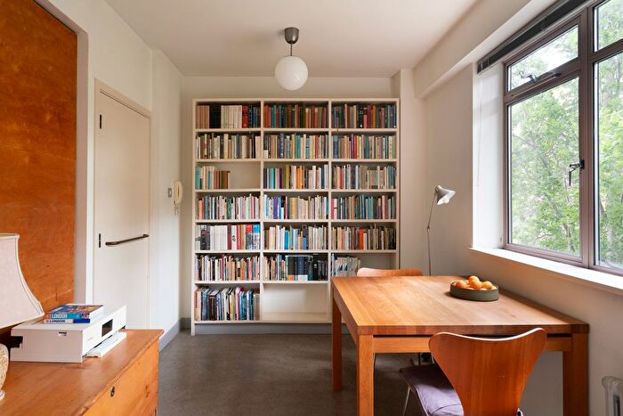 1 Bedroom Flat For Sale In Isokon Building Ii, Lawn Road, London, NW3