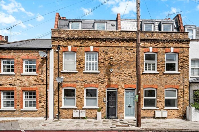 1 Bedroom Apartment For Sale In Knowsley Road, London, SW11