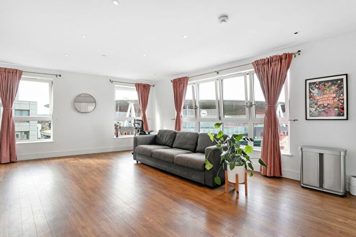 1 Bedroom Flat For Sale In Queensland Road, London, N7