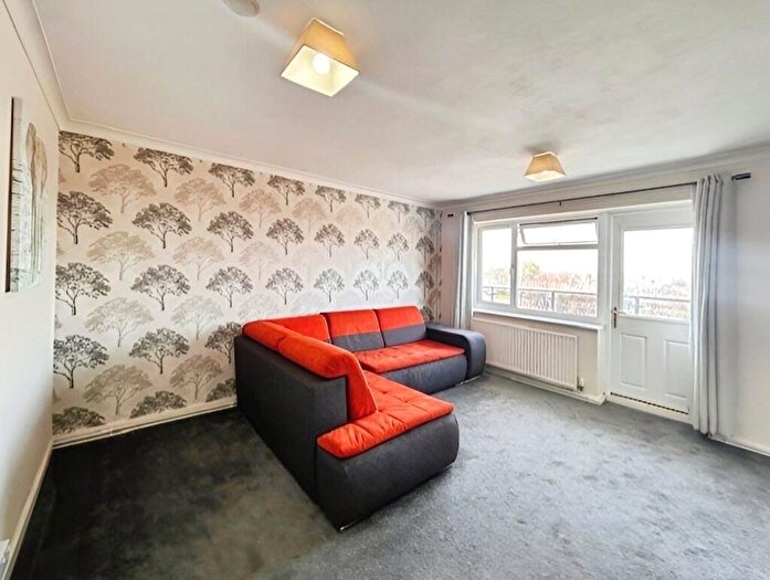 2 Bedroom Flat To Rent In Queensberry Road, Doncaster, South Yorkshire, DN2