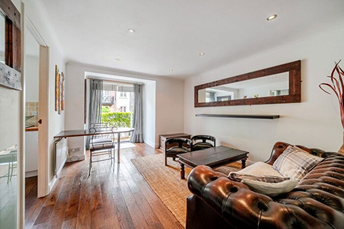 1 Bedroom Flat For Sale In Brompton Park Crescent, Fulham, London, SW6