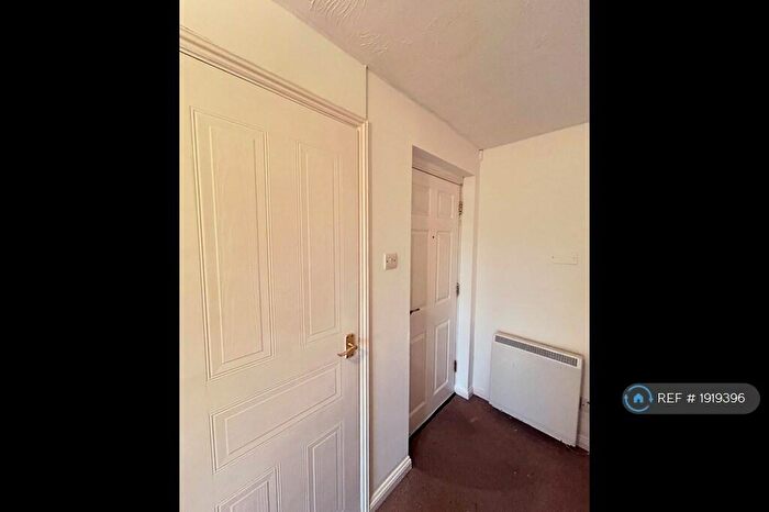 2 Bedroom Flat To Rent In Caledonia Court, Barking, IG11