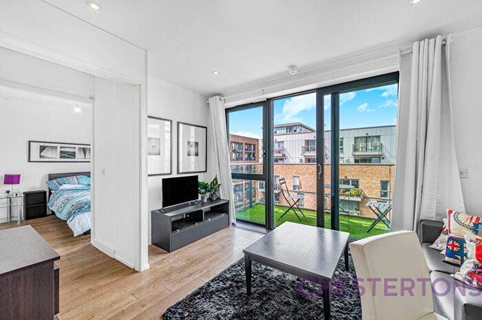 Flat To Rent In Casson Apartments, Upper North Street, E14