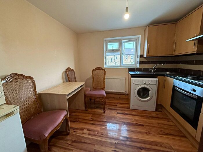 2 Bedroom Flat To Rent In Ilford, IG1