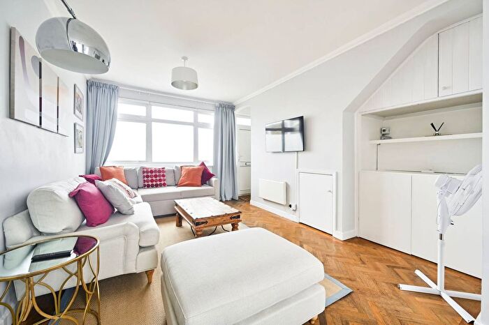 2 Bedroom Flat To Rent In Wandsworth Bridge Road, Fulham, London, SW6