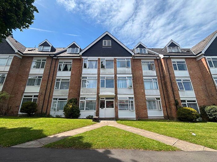 Detached House To Rent In Lavender Avenue, Worcester Park, KT4
