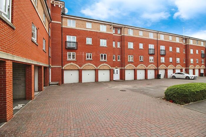 2 Bedroom Flat To Rent In Padstow Road, Swindon, SN2