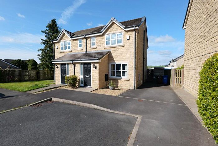3 Bedroom Semi-Detached House For Sale In Aspen Grove, Earby, BB18