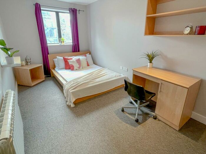 8 Bedroom Apartment To Rent In Duke Street, L1