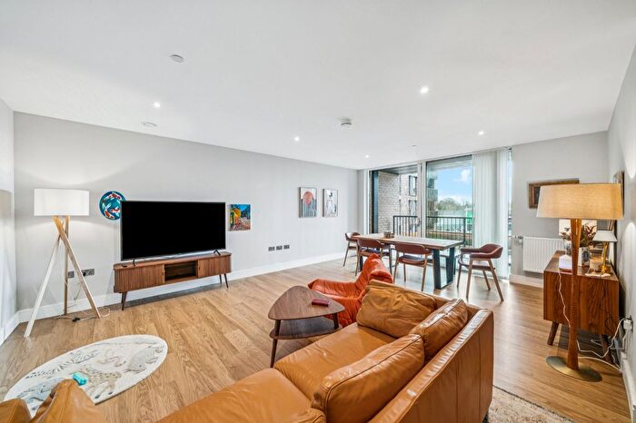 3 Bedroom Flat To Rent In Compass House, Smugglers Way, SW18