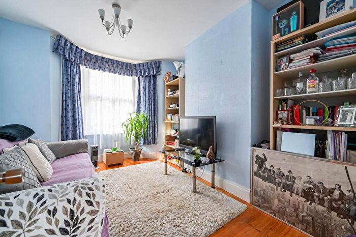 3 Bedroom Terraced House To Rent In West Road, Stratford, London, E15