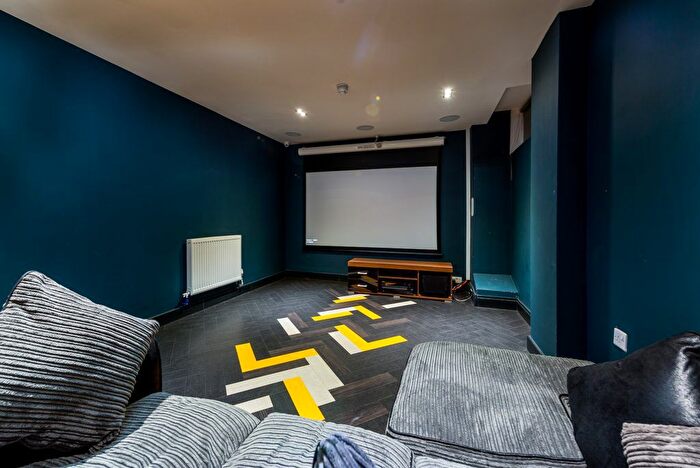 Studio To Rent In Chapel Street, Luton, LU1