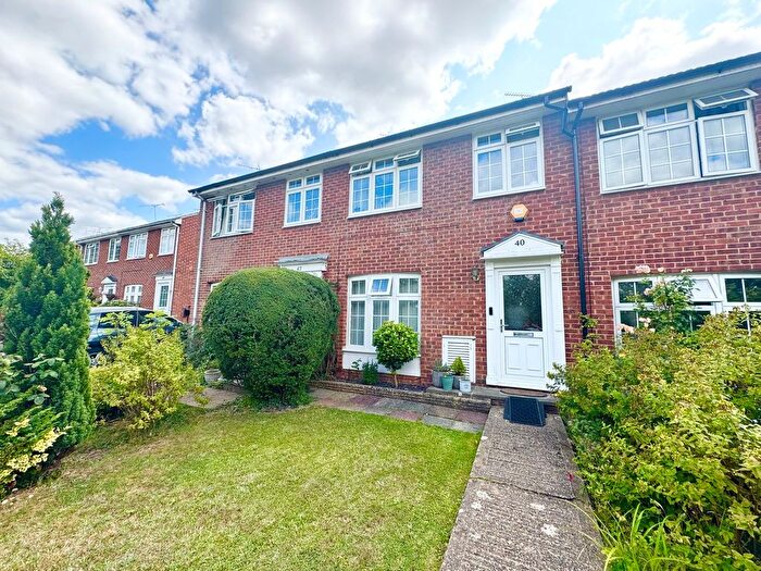 3 Bedroom Terraced House For Sale In Broadacres, Guildford, GU3