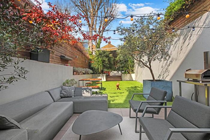 3 Bedroom Flat To Rent In Allen Road, London, N16