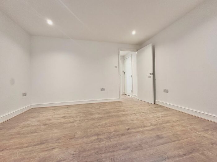 1 Bedroom Flat To Rent In Longley Road, SW17