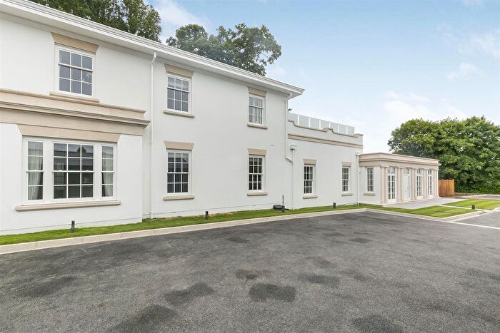 3 Bedroom Flat To Rent In Totteridge Village, Totteridge, N20