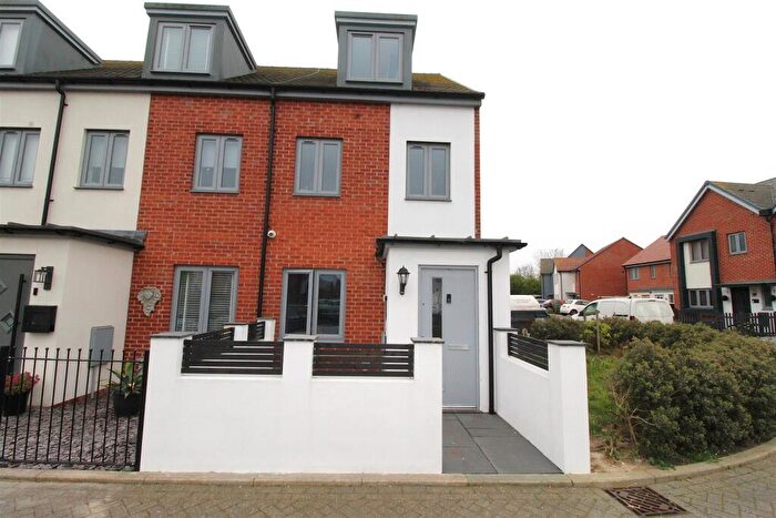 3 Bedroom Town House For Sale In Bayliss Grove, Minster On Sea, Sheerness, ME12