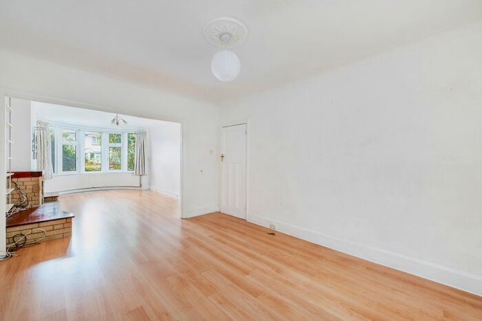 5 Bedroom Semi-Detached House To Rent In Boston Road, London, W7