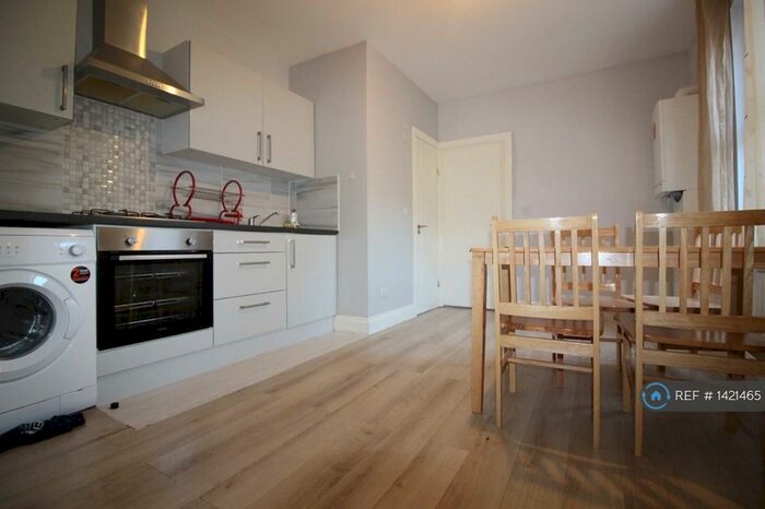 2 Bedroom Flat To Rent In Philip Lane, London, N15