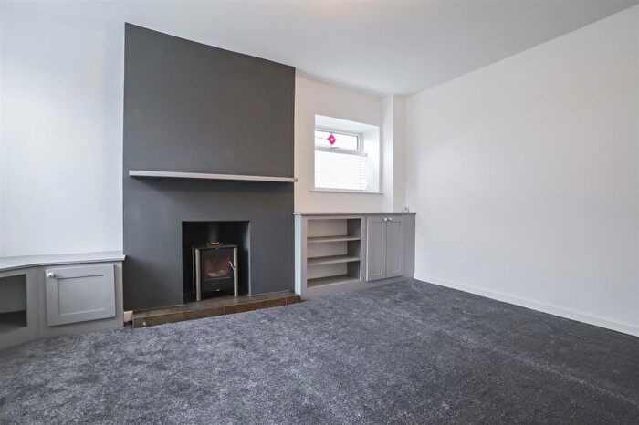 2 Bedroom End Of Terrace House To Rent In Bury Road, Rawtenstall, BB4