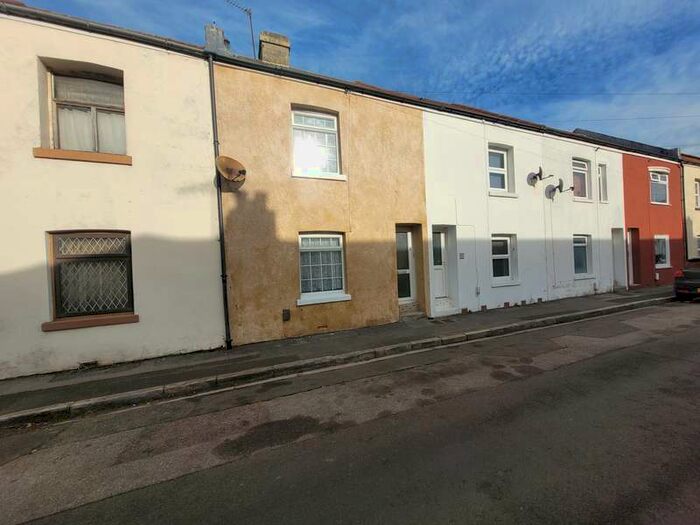 2 Bedroom Terraced House To Rent In Mayfield Road, PO12