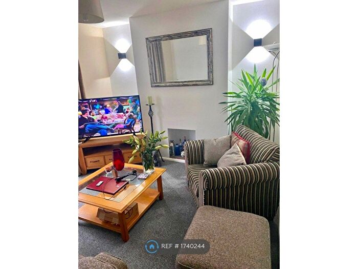 1 Bedroom Flat To Rent In Manor Rise, Stone, ST15