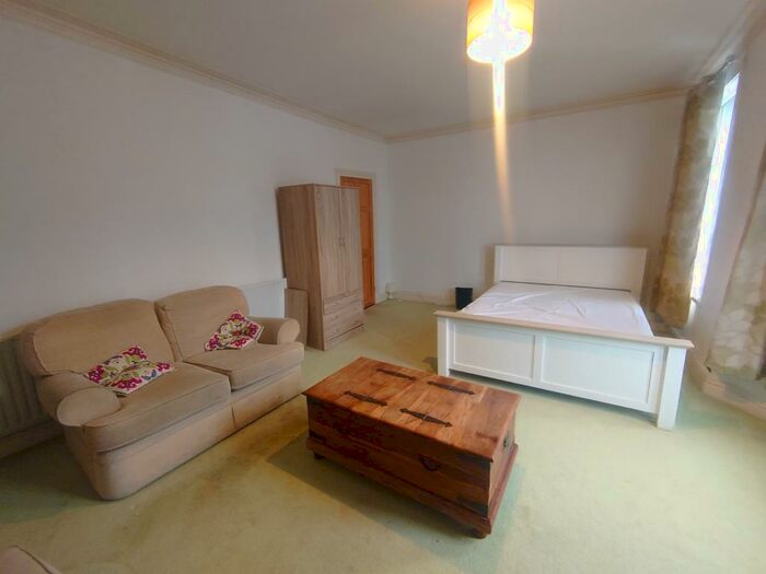 1 Bedroom Flat To Rent In Craven Avenue, Plymouth, PL4