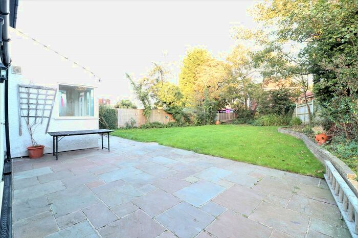 4 Bedroom Detached House To Rent In Shirley Way, Croydon CR0