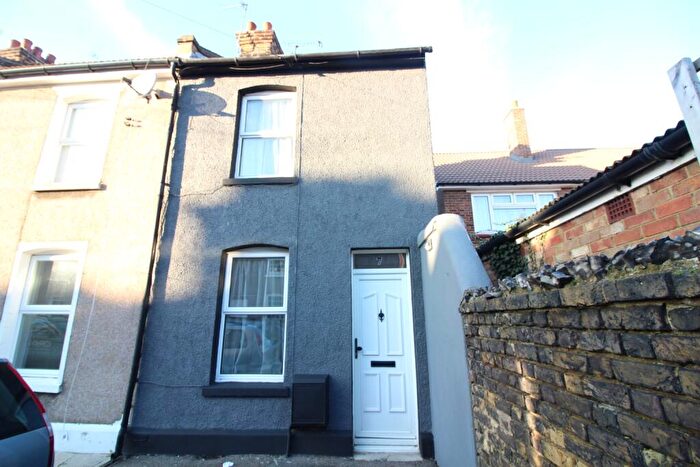 2 Bedroom End Of Terrace House To Rent In Hartfield Place, Northfleet, Gravesend, Kent, DA11