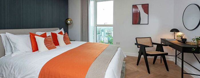 2 Bedroom Flat To Rent In Park, London, N4