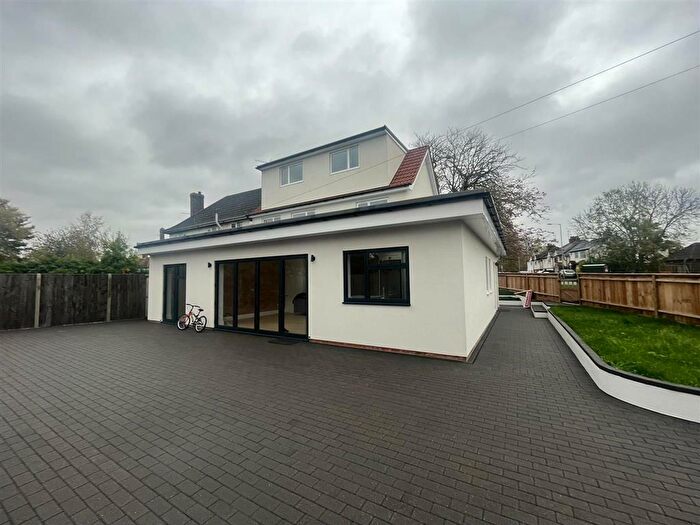 3 Bedroom House To Rent In Chestnut Crescent, Aylesbury, HP21