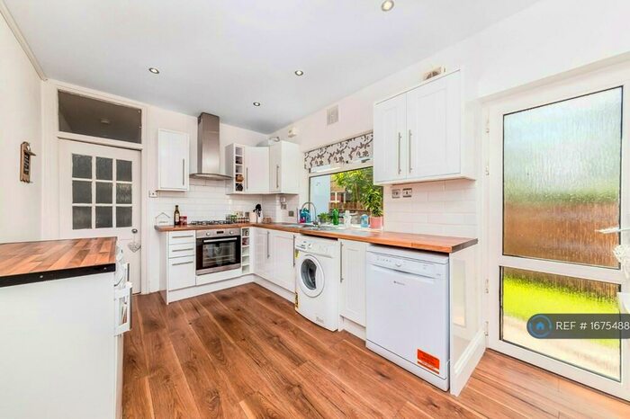 4 Bedroom Flat To Rent In Ravensbury Avenue, Morden, SM4