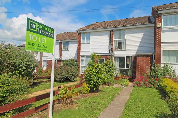 2 Bedroom Town House To Rent In Chaucer Green, Harrogate, HG1