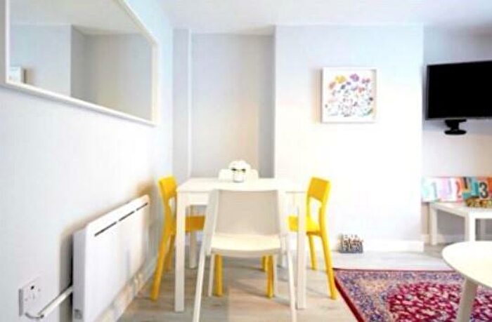 1 Bedroom Flat To Rent In Drummond Road, Bristol, BS2