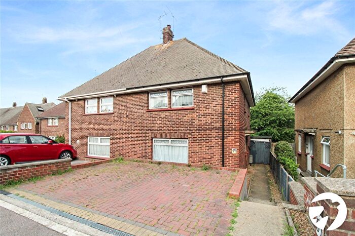 3 Bedroom Semi Detached House To Rent In Taunton Vale, Gravesend, Kent, DA12